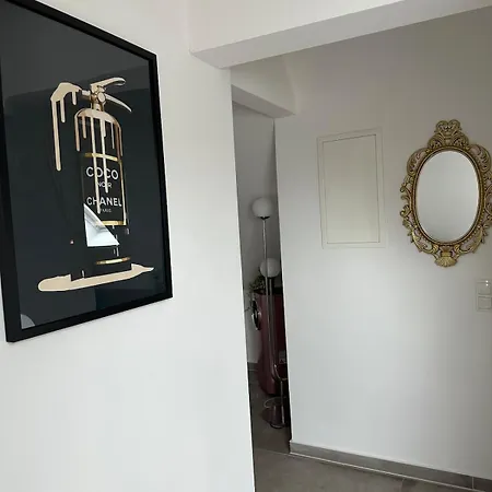 Lägenhet Moderne Schicke Dachgeschosswohnung 15 Min Bis Duesseldorf *