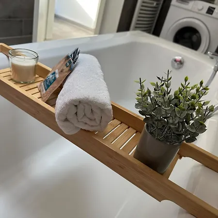 Moderne Schicke Dachgeschosswohnung 15 Min Bis Duesseldorf Lägenhet *