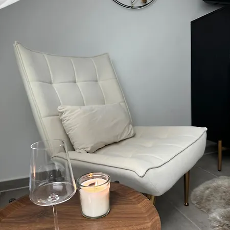 Moderne Schicke Dachgeschosswohnung 15 Min Bis Duesseldorf *