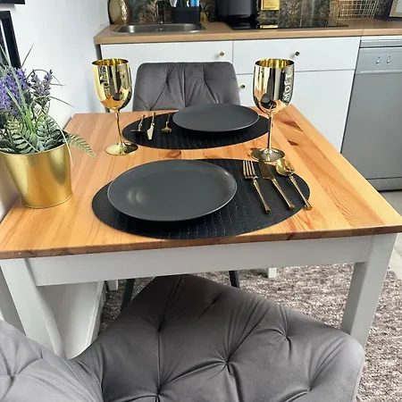 Moderne Schicke Dachgeschosswohnung 15 Min Bis Duesseldorf * Duisburgo