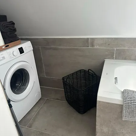 Moderne Schicke Dachgeschosswohnung 15 Min Bis Duesseldorf Apartamento Duisburgo
