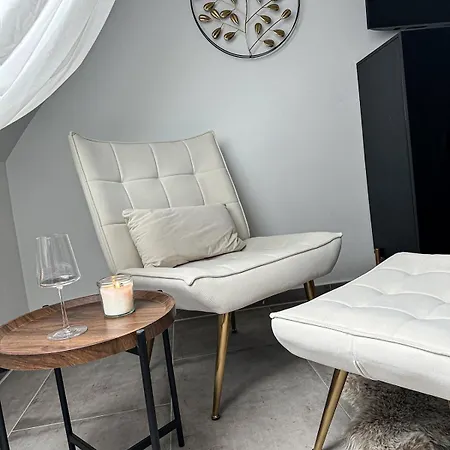 Moderne Schicke Dachgeschosswohnung 15 Min Bis Duesseldorf Lägenhet