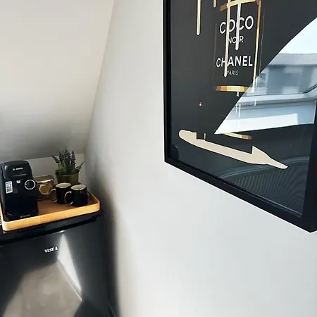 Apartamento Moderne Schicke Dachgeschosswohnung 15 Min Bis Duesseldorf