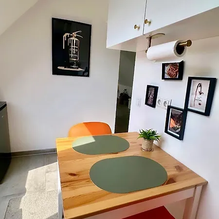 Moderne Schicke Dachgeschosswohnung 15 Min Bis Duesseldorf Duisburgo