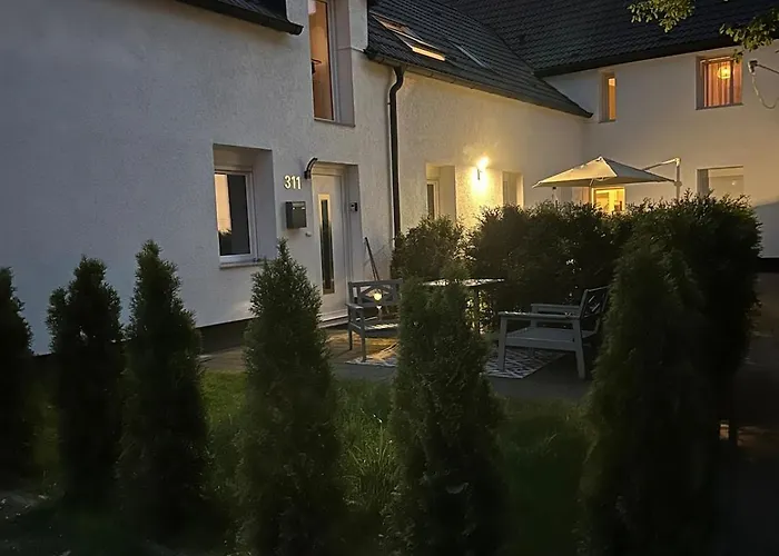 Moderne Schicke Dachgeschosswohnung 15 Min Bis Duesseldorf Apartment