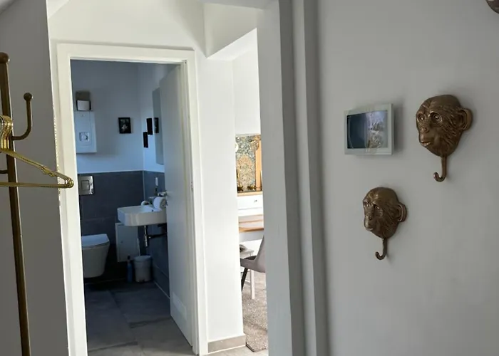Apartment Moderne Schicke Dachgeschosswohnung 15 Min Bis Duesseldorf Duisburg